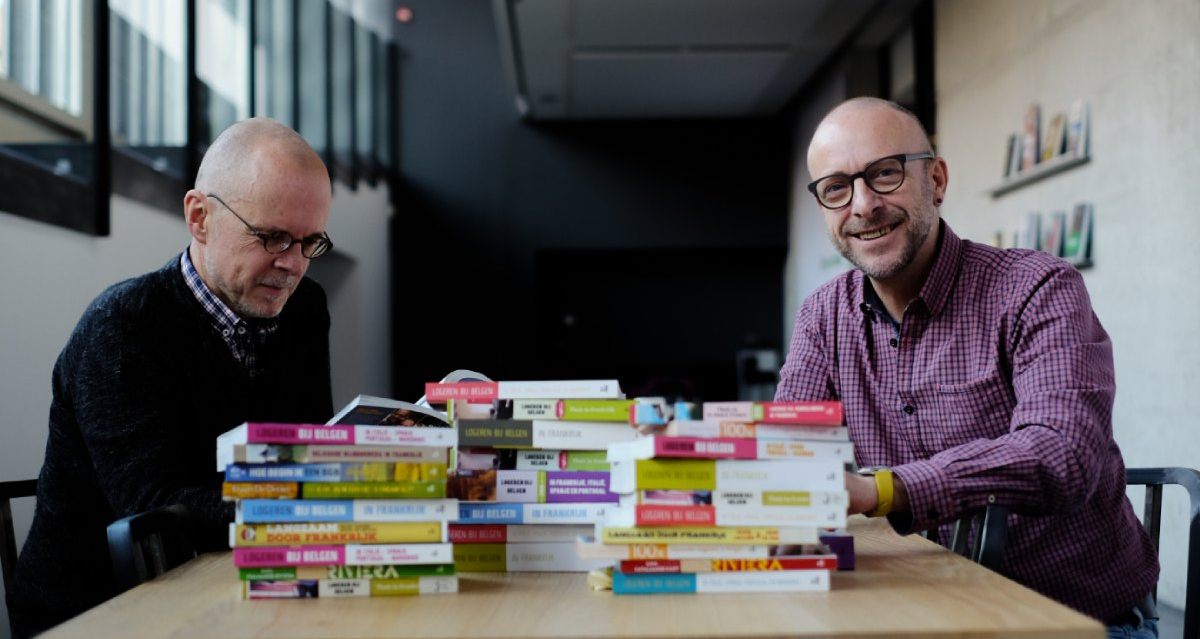 boeken mannen tafel