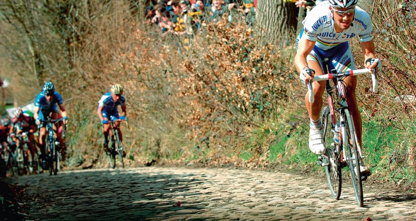 foto wielrenner op koppenberg